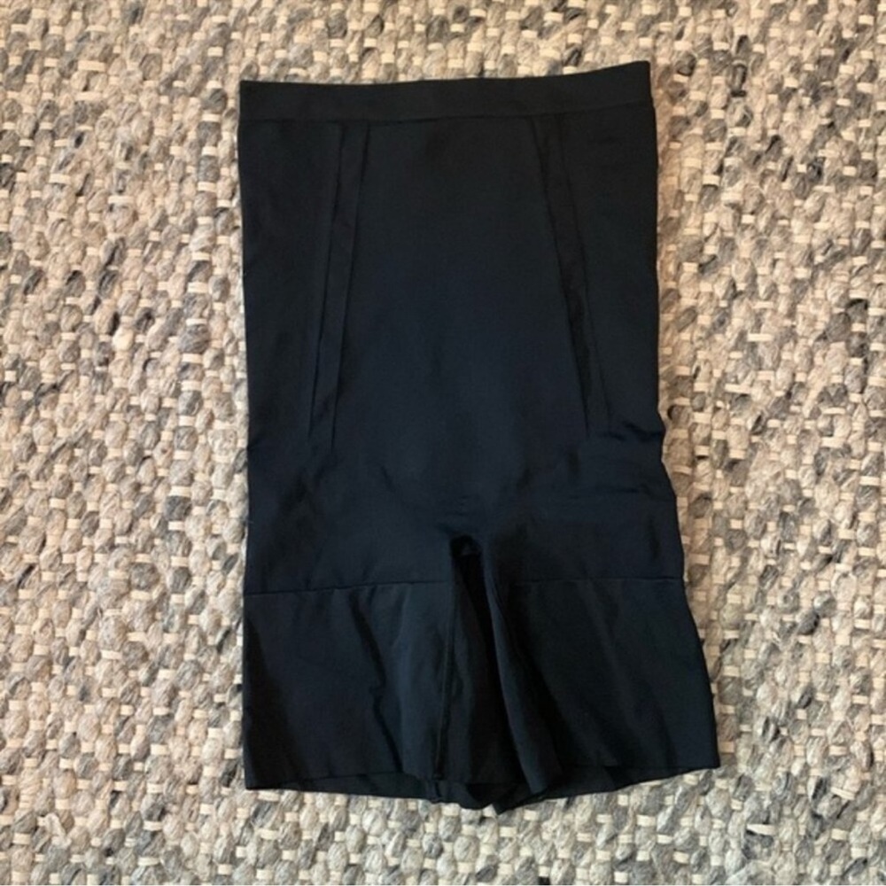 Spanx OnCore Sculpting High-Waisted Mid-Thigh Short, Very Black, Size Large